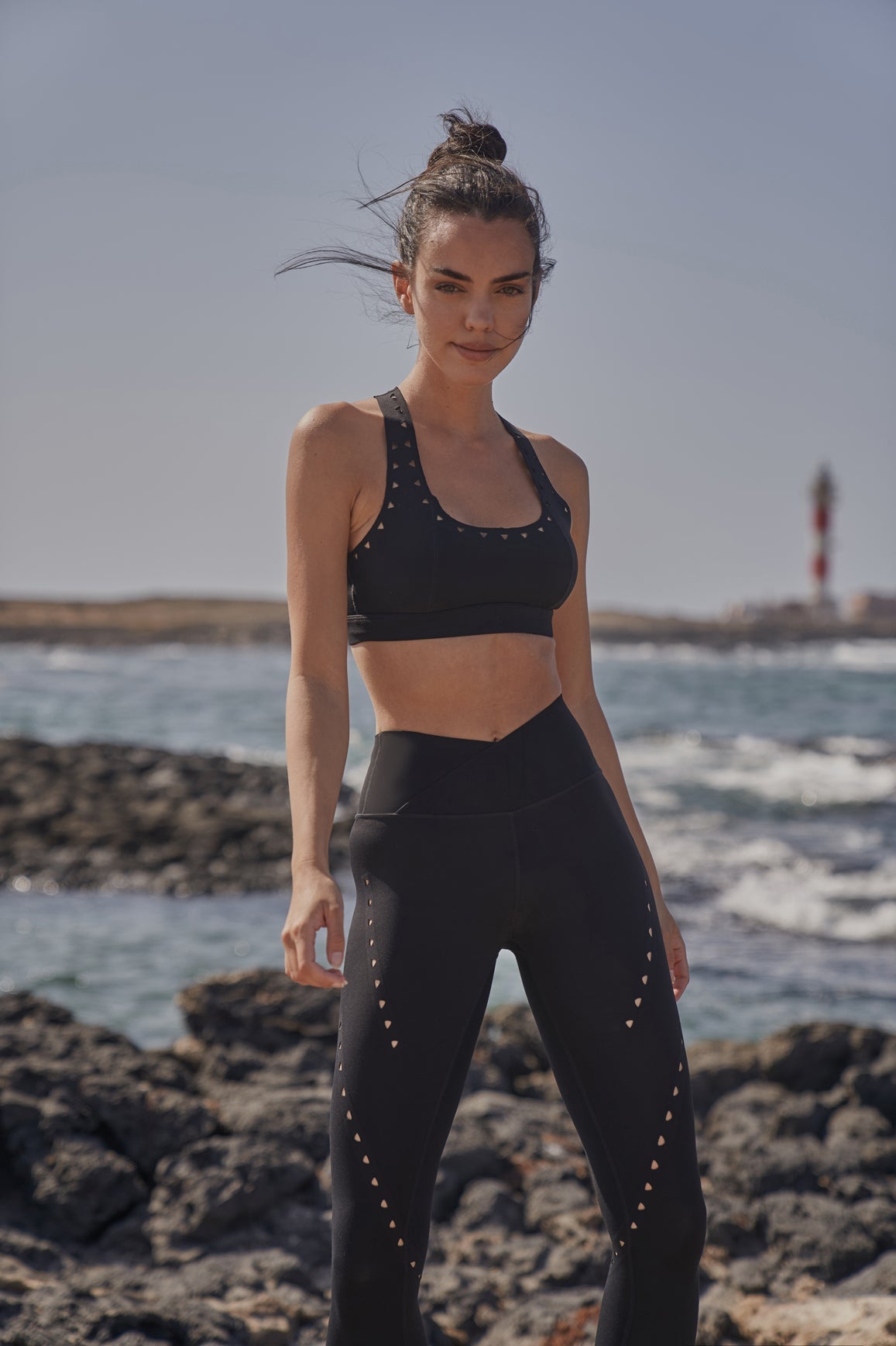 Racerback Laser Cut Sports Bra + V-waist Laser Cut Sports Legging